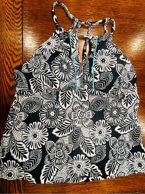 Black & White Floral Active Wear/Swim Tank with Keyhole.  M/L